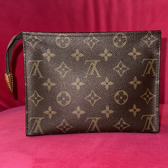 Louis Vuitton monogram toiletries pouch 19 cosmetic case clutch - Picture 3 of 16